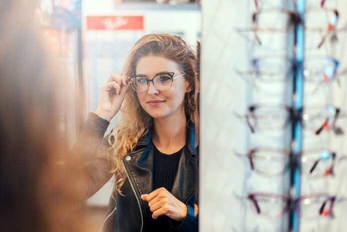 Choosing Between Glasses, Contacts, and LASIK: What’s Right for You?